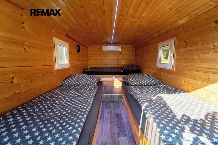 Prodej komerční nemovitosti, Chrášťany, 10917 m2