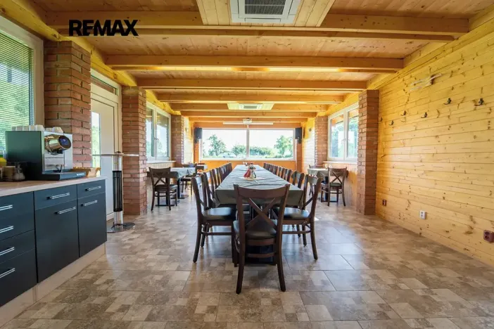 Prodej komerční nemovitosti, Chrášťany, 10917 m2