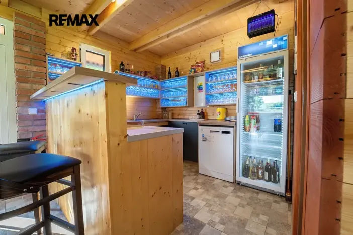 Prodej komerční nemovitosti, Chrášťany, 10917 m2