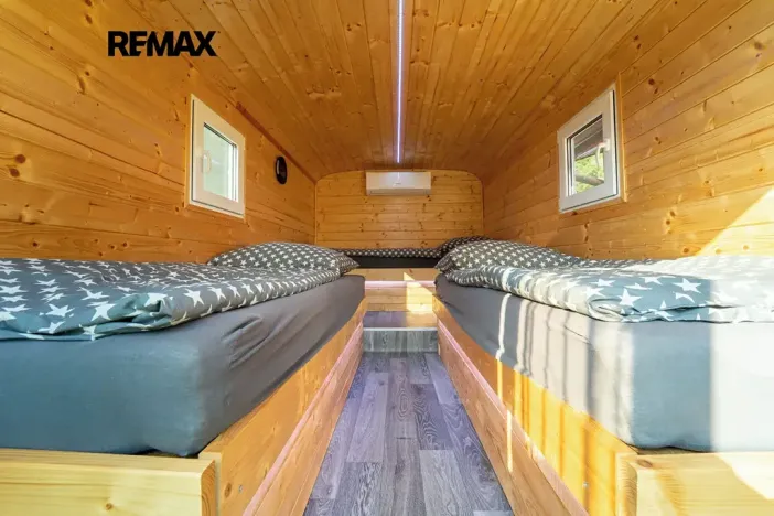 Prodej komerční nemovitosti, Chrášťany, 10917 m2