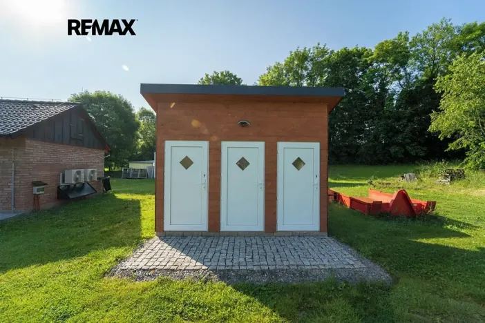 Prodej komerční nemovitosti, Chrášťany, 10917 m2