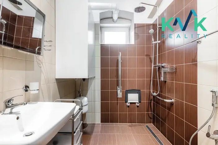 Prodej bytu 3+1, Karlovy Vary, Mariánskolázeňská, 69 m2