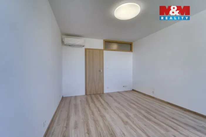 Pronájem bytu 3+kk, Praha - Karlín, U Sluncové, 65 m2