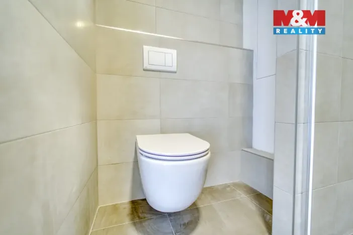 Pronájem bytu 3+kk, Praha - Karlín, U Sluncové, 65 m2