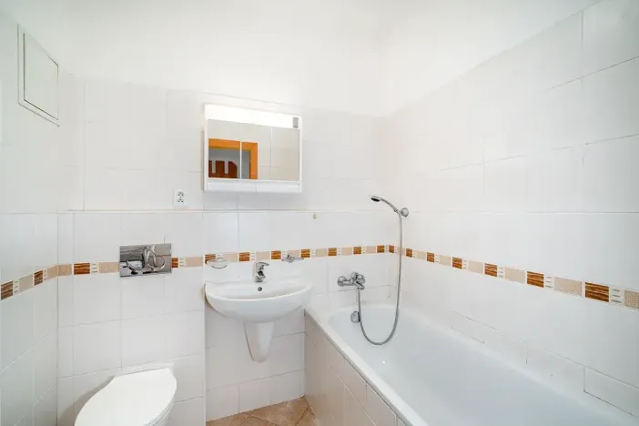 Pronájem bytu 1+kk, Praha - Kunratice, Za valem, 30 m2