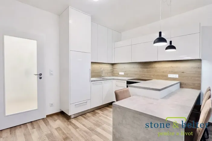 Pronájem bytu 1+kk, Praha - Strašnice, Zvěřinova, 38 m2