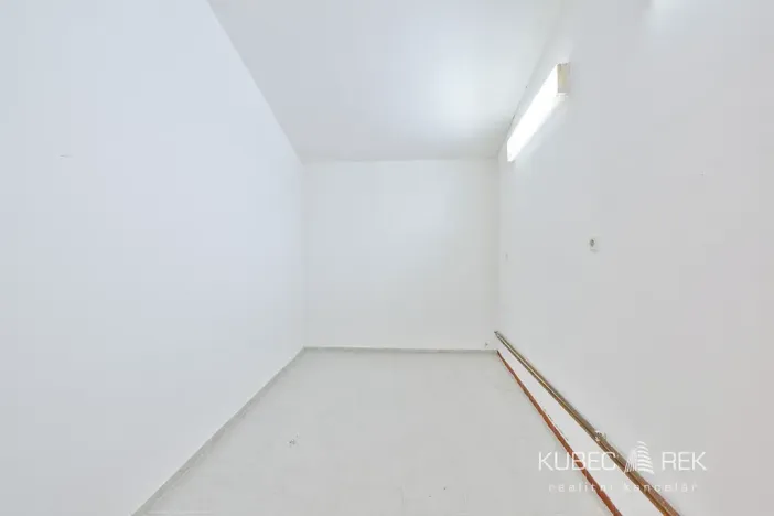 Prodej obchodního prostoru, Kamenice nad Lipou, Dobšova, 270 m2