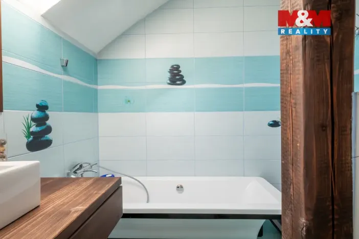 Prodej rodinného domu, Hajany, 285 m2