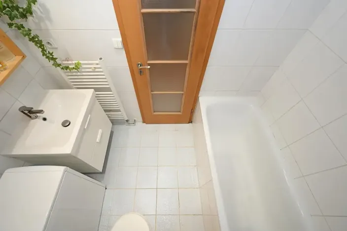 Pronájem bytu 2+kk, Praha - Holešovice, U garáží, 45 m2