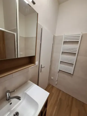 Pronájem bytu 2+kk, Praha - Vysočany, Novovysočanská, 60 m2