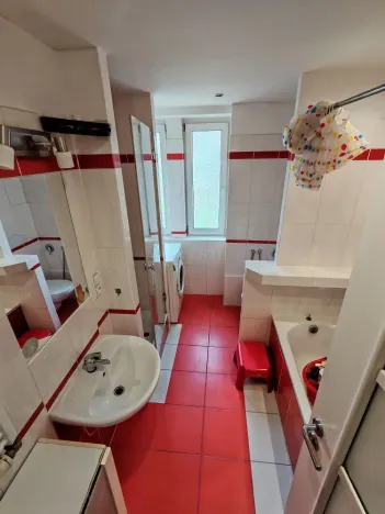 Prodej bytu 3+1, Ostrov, Hlavní třída, 76 m2