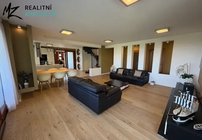 Prodej rodinného domu, Slatinky, 258 m2