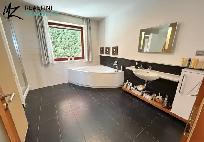 Prodej rodinného domu, Slatinky, 258 m2