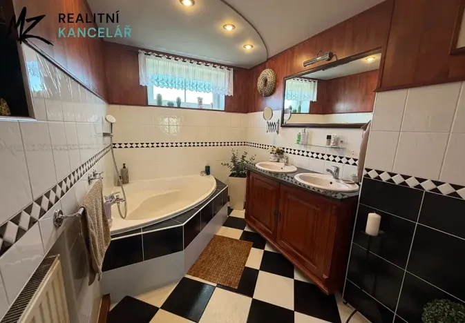 Prodej rodinného domu, Přáslavice, 300 m2