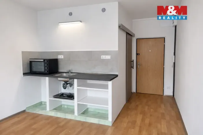 Pronájem bytu 1+1, Louny, Tomanova, 35 m2