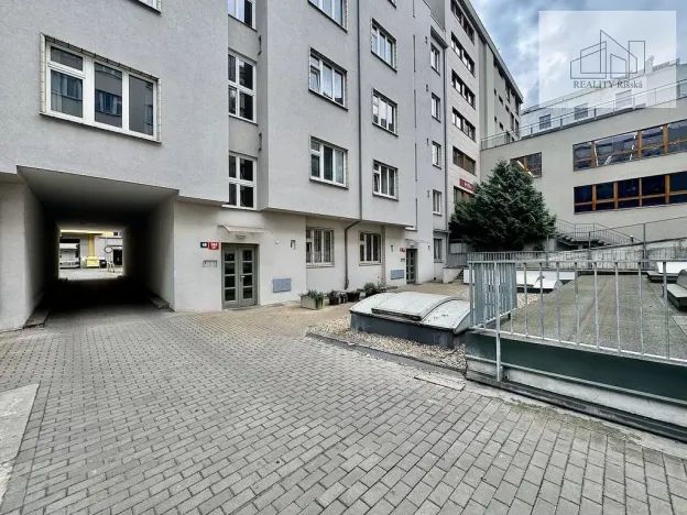 Pronájem bytu 1+kk, Praha - Karlín, Křižíkova, 24 m2
