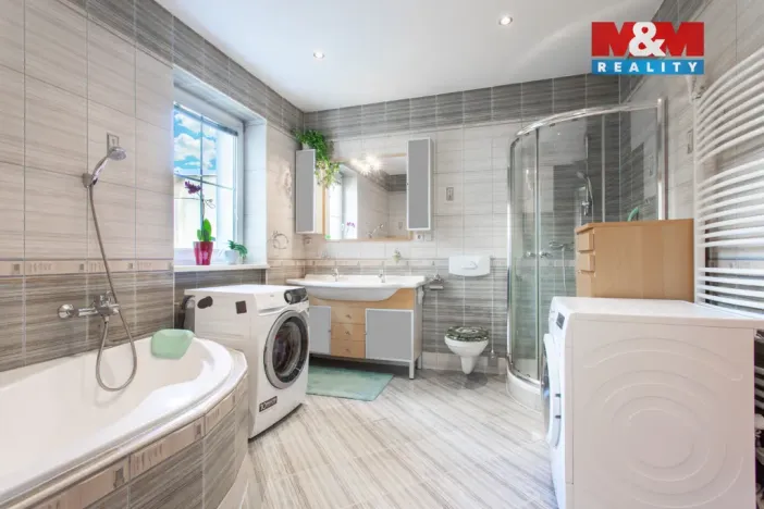 Prodej činžovního domu, Karlovy Vary - Tašovice, Česká, 200 m2