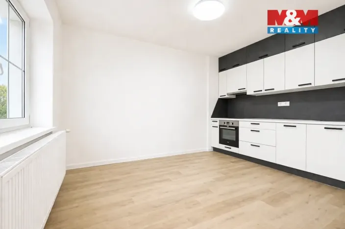 Prodej činžovního domu, Karlovy Vary - Tašovice, Česká, 200 m2