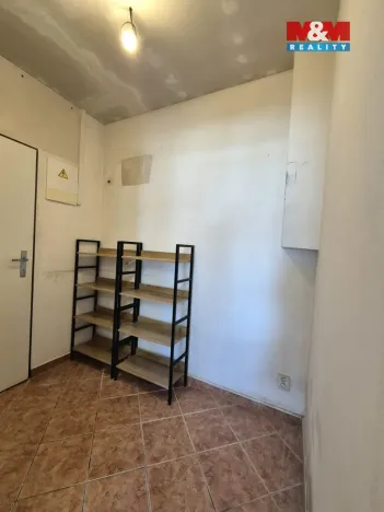 Pronájem obchodního prostoru, Oslavany, náměstí 13. prosince, 28 m2
