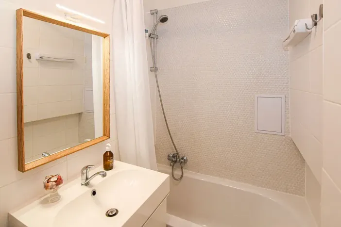 Pronájem bytu 1+kk, Praha - Vinohrady, Šrobárova, 28 m2