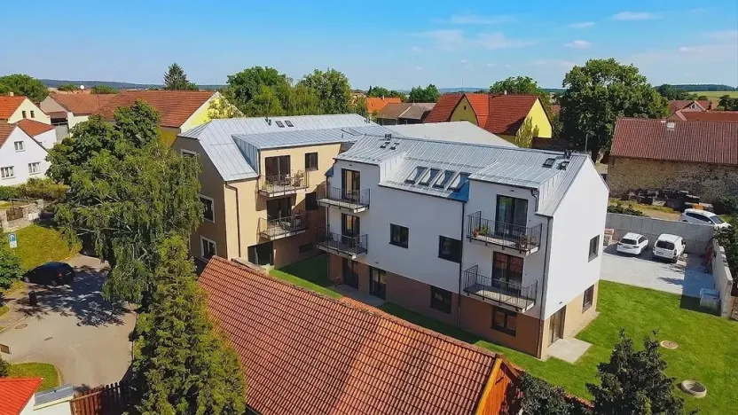 Prodej bytu 4+kk, Praha - Holyně, náměstí Pod lípou, 128 m2