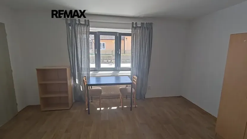 Pronájem atypického bytu, Drahelčice, V Brance, 164 m2