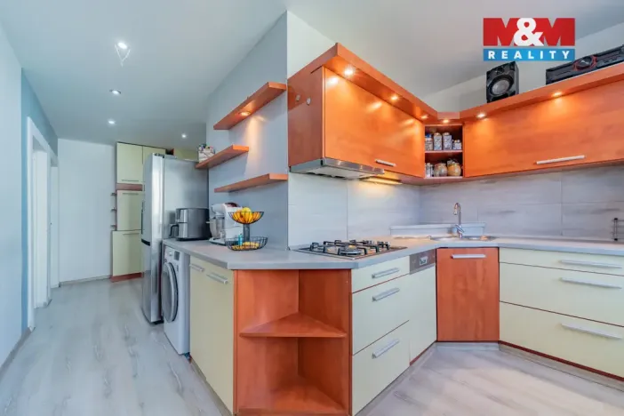 Prodej bytu 3+1, Cheb, Lomená, 60 m2