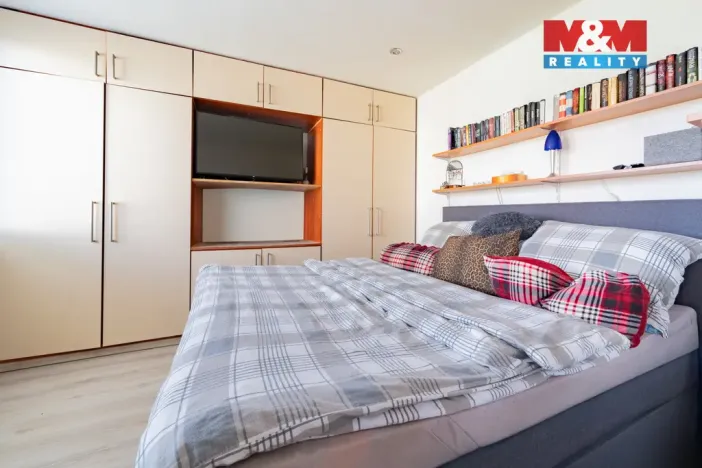 Prodej bytu 3+1, Cheb, Lomená, 60 m2