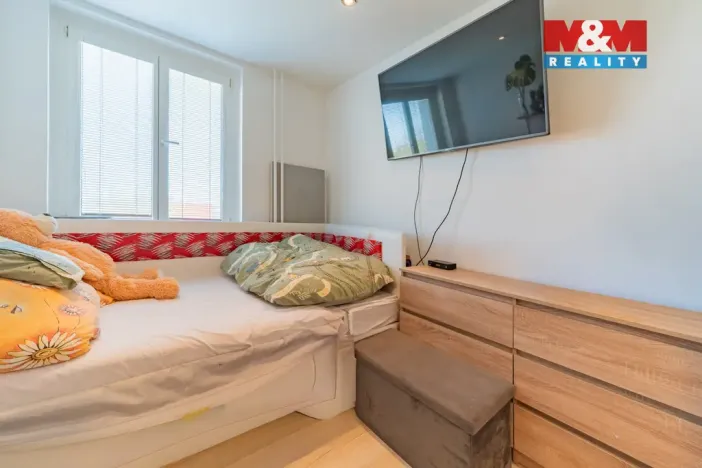 Prodej bytu 3+1, Cheb, Lomená, 60 m2