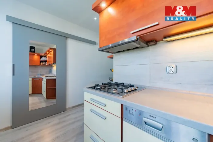 Prodej bytu 3+1, Cheb, Lomená, 60 m2