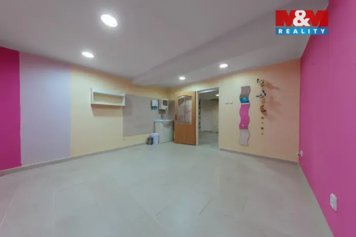 Prodej obchodního prostoru, Karlovy Vary - Drahovice, Vítězná, 147 m2