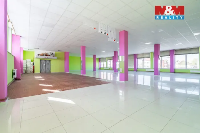 Prodej obchodního prostoru, Žďár nad Sázavou, nám. Republiky, 500 m2