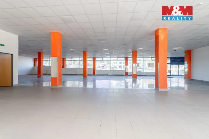Prodej obchodního prostoru, Žďár nad Sázavou, nám. Republiky, 500 m2