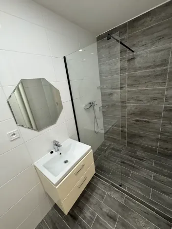 Pronájem bytu 2+1, Teplice, Buzulucká, 52 m2
