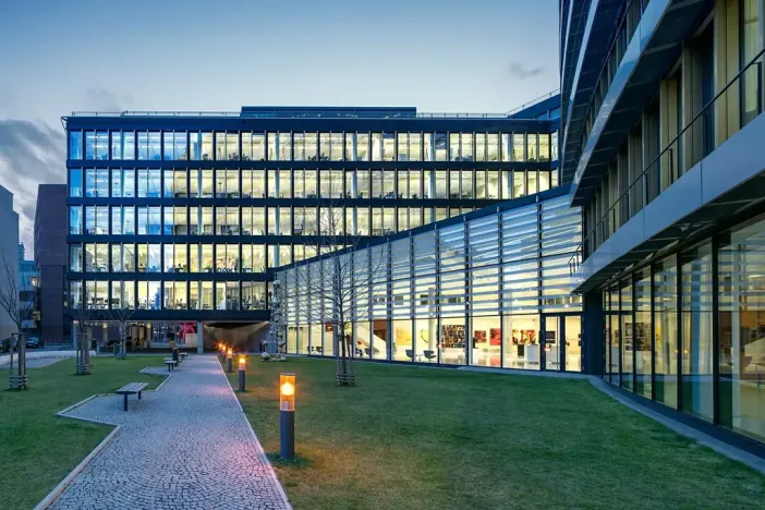 Pronájem kanceláře, Praha - Nusle, Pikrtova, 3010 m2