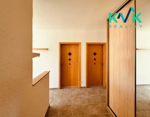 Prodej bytu 2+1, Ostrov, Družební, 66 m2
