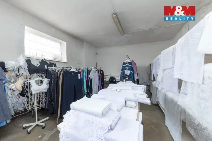 Pronájem obchodního prostoru, Slavkov u Brna, Palackého náměstí, 134 m2
