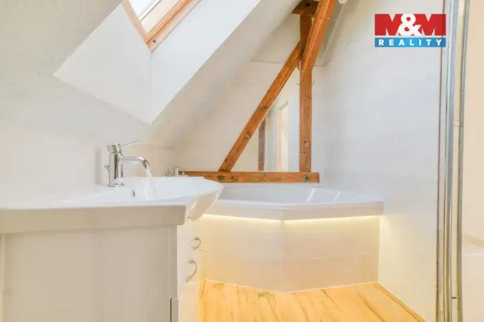 Pronájem bytu 1+kk, Cheb, Zlatá, 36 m2