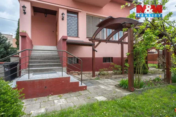 Prodej rodinného domu, Uherské Hradiště, U Stadionu, 300 m2