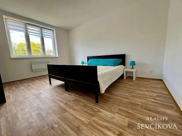 Pronájem bytu 2+kk, Dobřenice, 46 m2