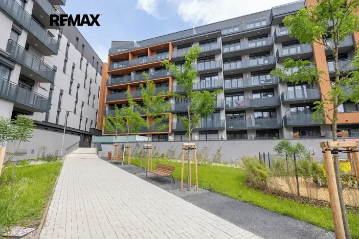 Prodej bytu 1+kk, Praha - Háje, Sochorcova, 33 m2