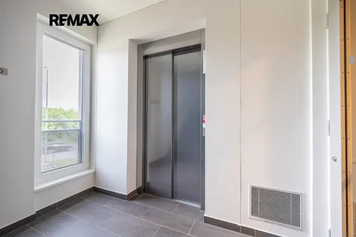 Prodej bytu 1+kk, Praha - Háje, Sochorcova, 33 m2