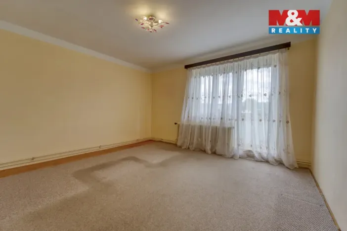 Prodej bytu 3+1, Strážov, 75 m2