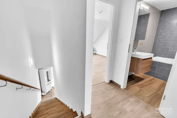 Pronájem bytu 3+kk, Lochenice, 103 m2
