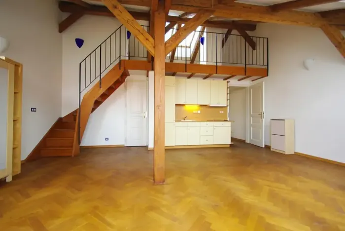 Pronájem atypického bytu, Praha - Karlín, Za Poříčskou bránou, 61 m2