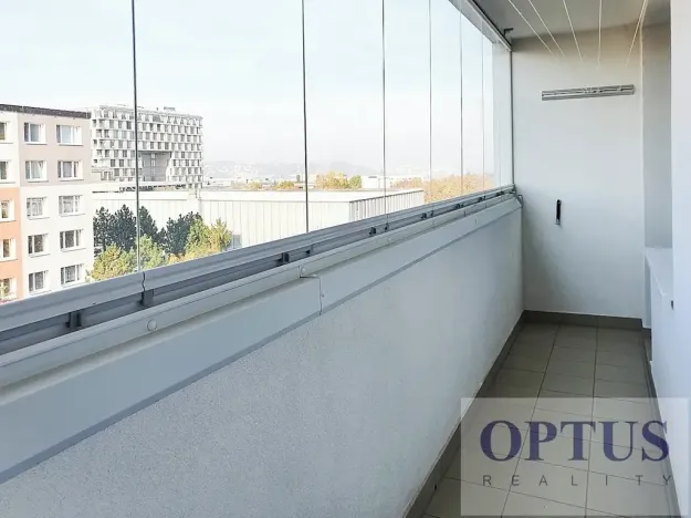 Pronájem bytu 1+kk, Praha - Podolí, Kaplická, 28 m2