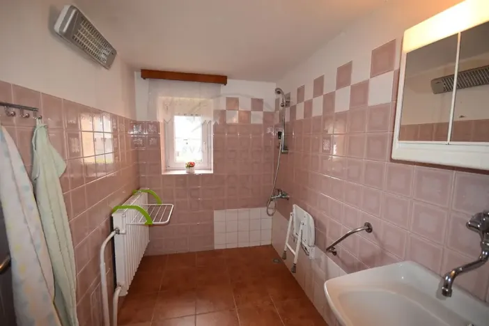 Prodej rodinného domu, Lipová-lázně, 210 m2