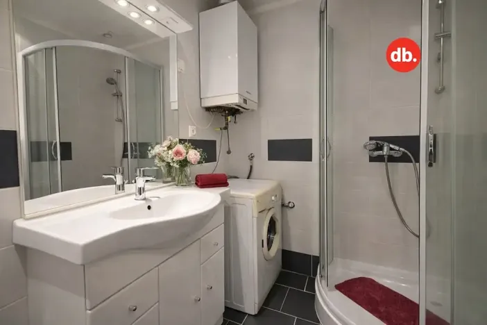 Pronájem bytu 2+kk, Karlovy Vary, náměstí Republiky, 55 m2
