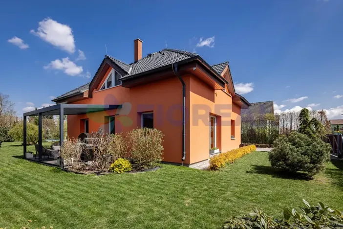Prodej rodinného domu, Strančice, V Zátiší, 202 m2