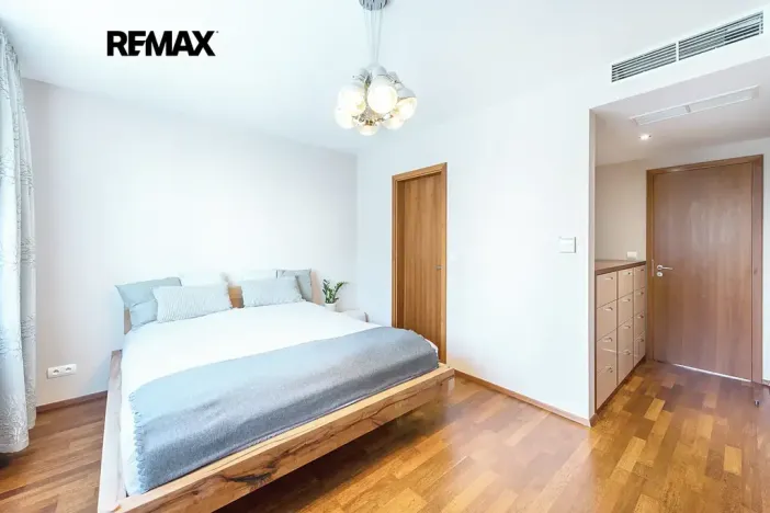 Pronájem bytu 3+kk, Praha - Žižkov, Ke kapslovně, 107 m2